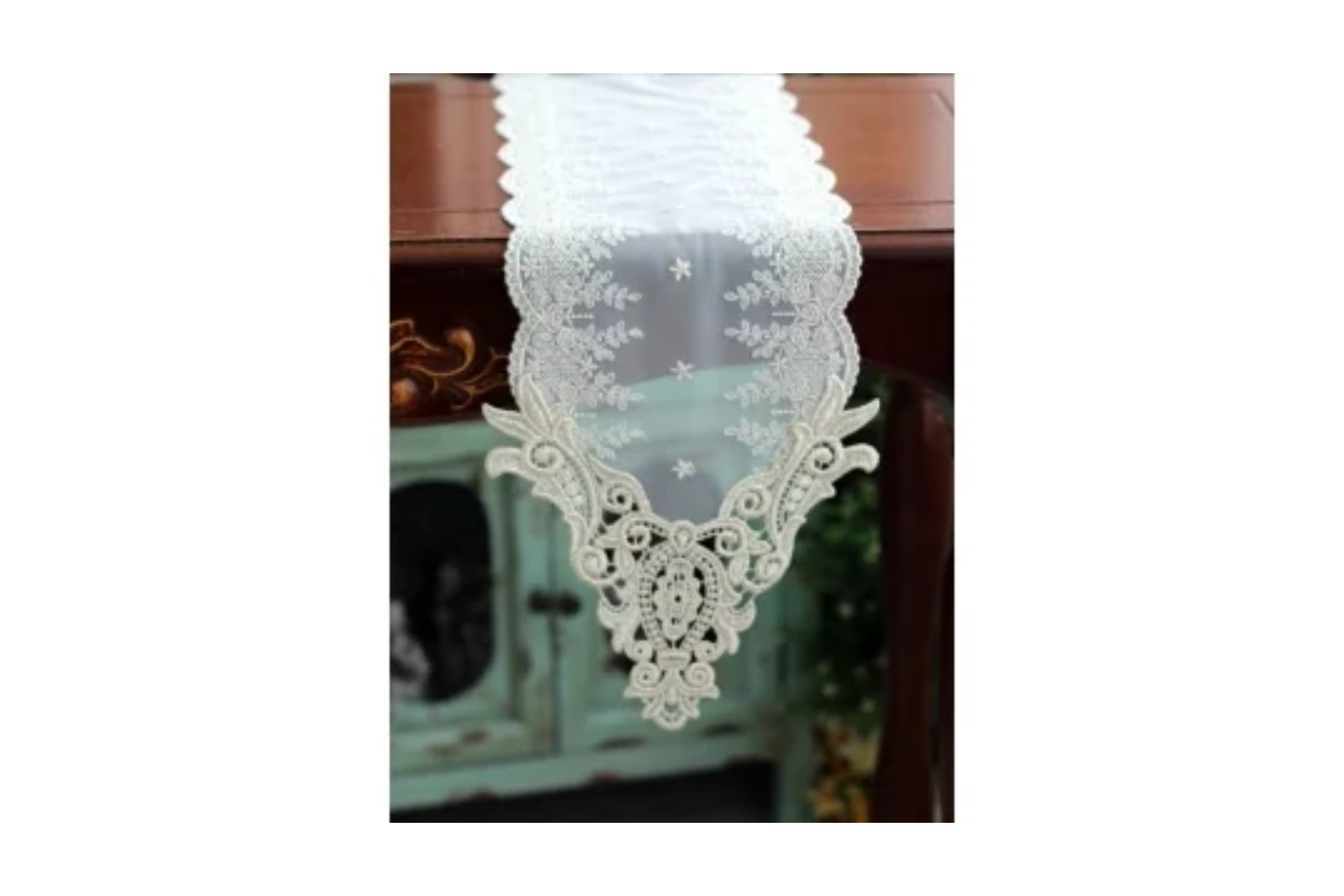 Heirloom Lace Runner WE 06 Listing.png