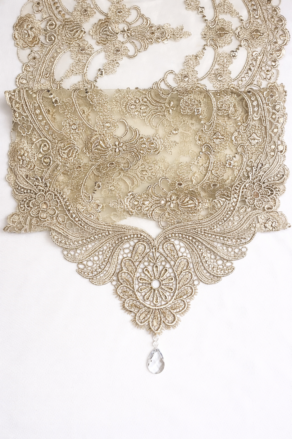 Heirloom Lace Runner WE 12 Detail.png