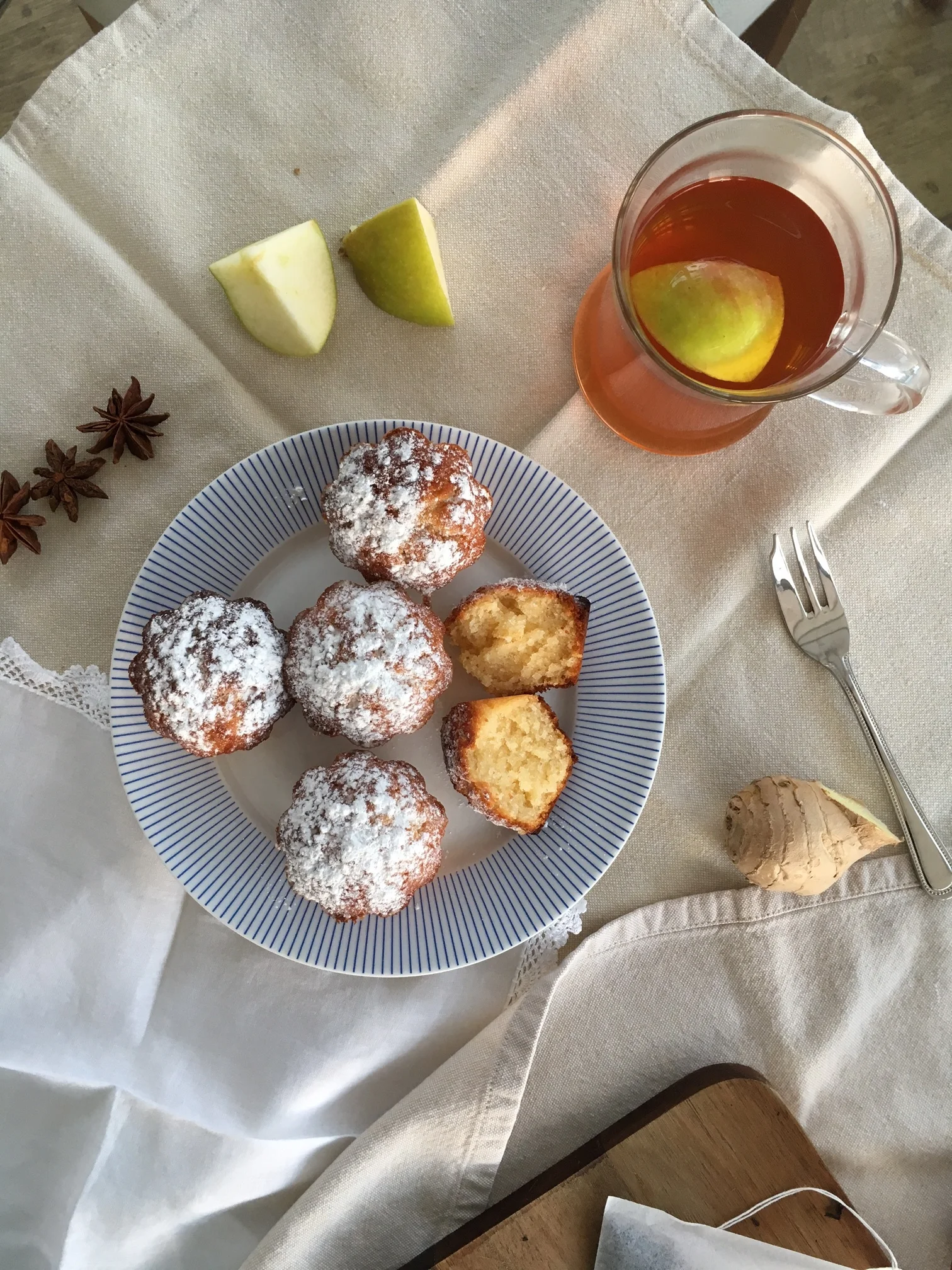 Honey &amp; Lemon Madeleines and Autumn Tea on Sweet Cabane blog
