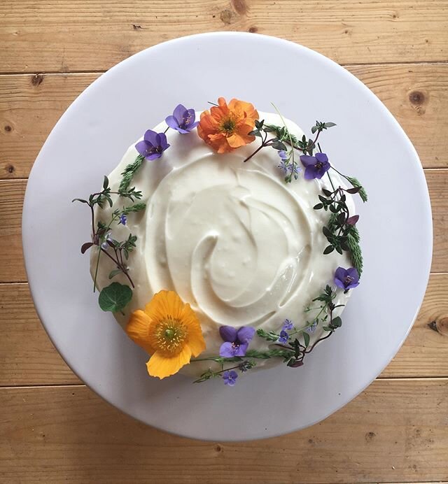 Freshly baked carrot cake for a friend with pretty flowers from the garden. I love making this cake from @inagarten. It&rsquo;s such a delicious recipe 🌼