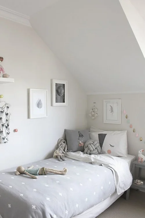 A lovely girl's room. Soft creams, greys and whites with touches of pink, gold and teal makes for a relaxing and personal bedroom. Photo: justrealmoms.com.br