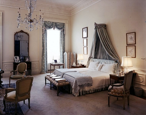 The master bedroom in 1962. John & Jacquie Kennedy preferred to have separate bedrooms, so although this was traditionally the master bedroom for the President, it was Jackie Kennedy's personal bedroom. Blue was the dominate colour here and she brought the curtains with her from her former bedroom in Georgetown—a choice she later regretted, calling the fabric “rather country-type material” that didn’t fit with the White House’s neoclassical style. Photo: whitehousemuseum.org
