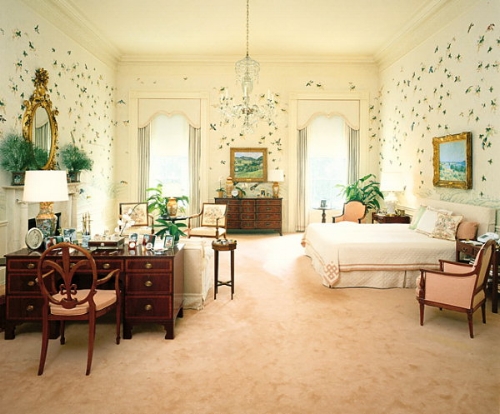 Nancy and Ronald Reagan’s bedroom in 1981 was a cream-coloured space lined with hand-painted chinoiserie wallpaper depicting flocks of birds perched in a grove of bamboo. Photo: whitehousemuseum.org