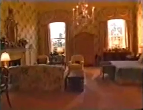A very grainy image of the master bedroom during Bill & Hilary Clinton's time at the White House, but this administration did not release any other pictures of their private rooms. There is still a sense of their style though with lots of pattern, curtain swags and a feel that the main colours are yellow and cream. Photo: whitehousemuseum.org
