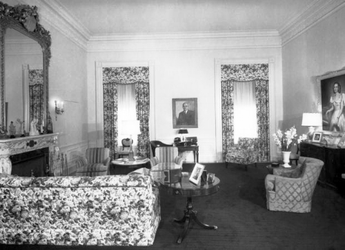 The master bedroom pictured here in 1952. It was used as a living room by the Truman family, the walls were painted lavender and grey. Photo: whitehousemuseum.org