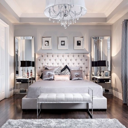 Long mirrors and the grey, white and black colour scheme create a sense of opulence and elegance. The mirrors help the walls recede, they remove any feeling of barrier and seem more like widows, so the bed takes all the focus. Image : decoholic.org