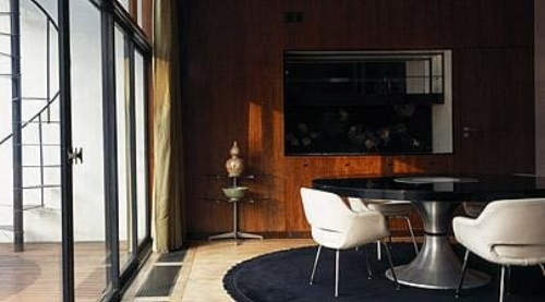 Elegant and sleek, the interiors are also warm and inviting. This is very much a home and not an austere box. Image: telegraph.co.uk