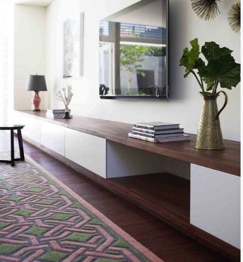 Low cabinets will lead your eye through a room. With no high shelving or cabinets, it'll also make the space seem bigger. Image:muramur.ca