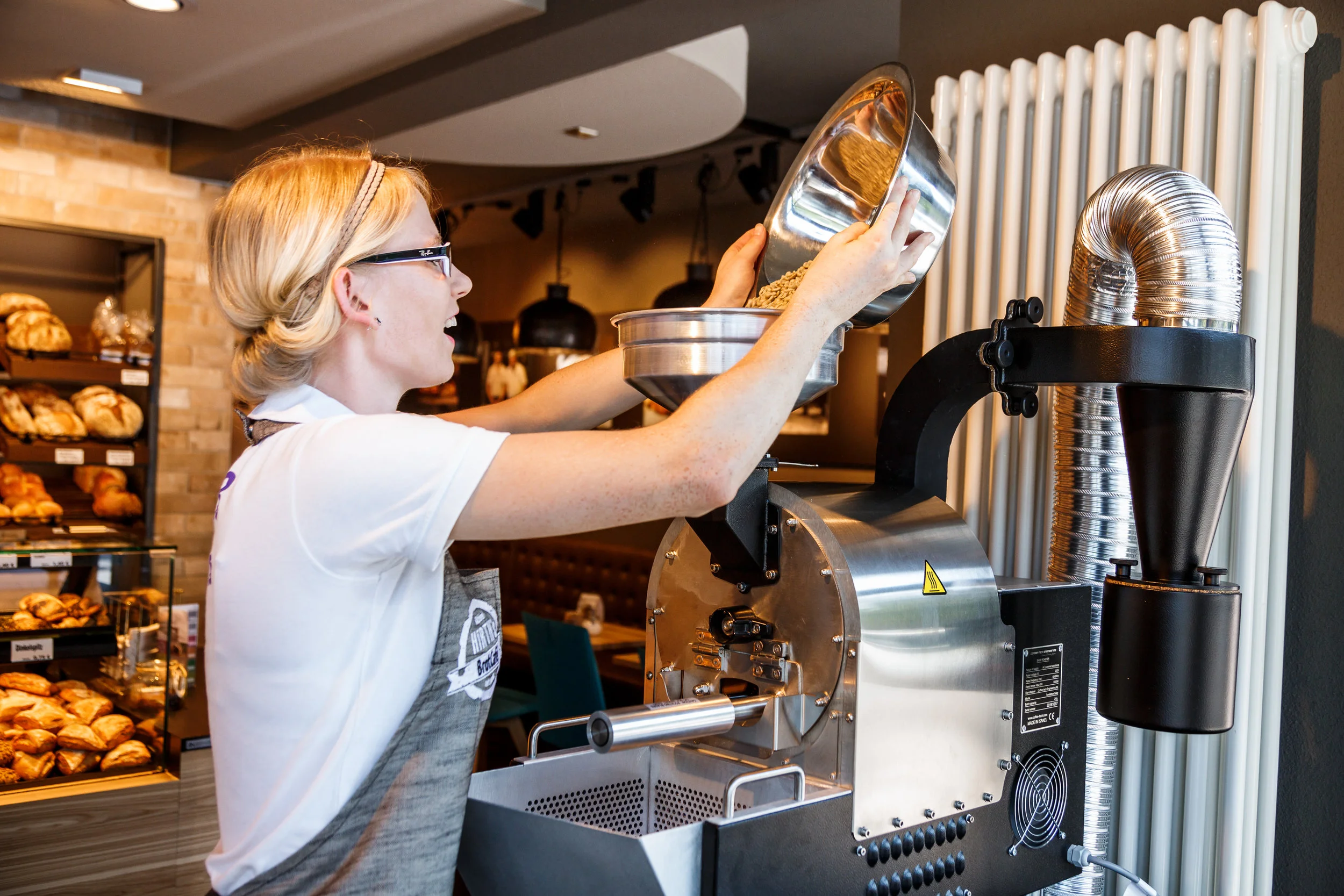 Einfüllen, den grünen Startknopf drücken... fertig! Foto: mattstark.de für die © WEBER Packaging GmbH, 2017