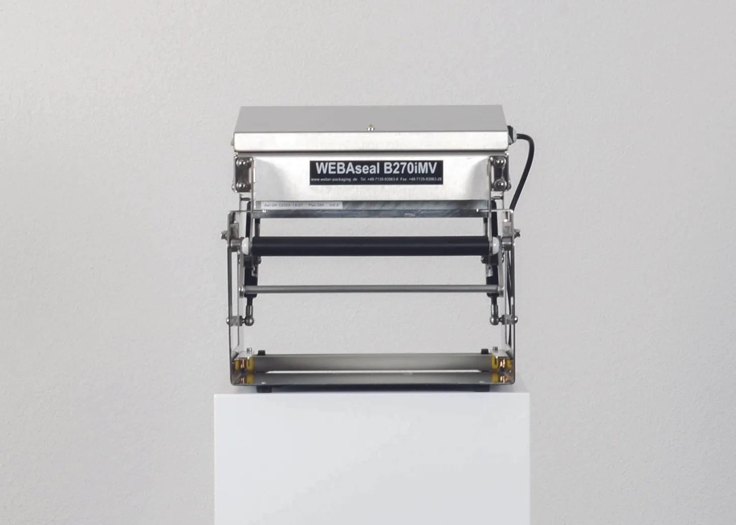 TECHNISCHE DATEN Typ: B270iMV BxHxT: 325 x 680 x 535 mm Gewicht: 24 kg Leistung: 1.200 Watt Spannung: 230 V Siegelfläche: 270 x 345 mm Folienbreite: bis 270 mm