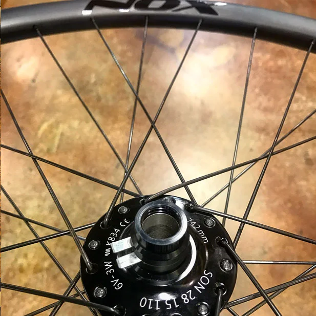 Schmidt SON 28 dyno hub with NOX Composites carbon rim