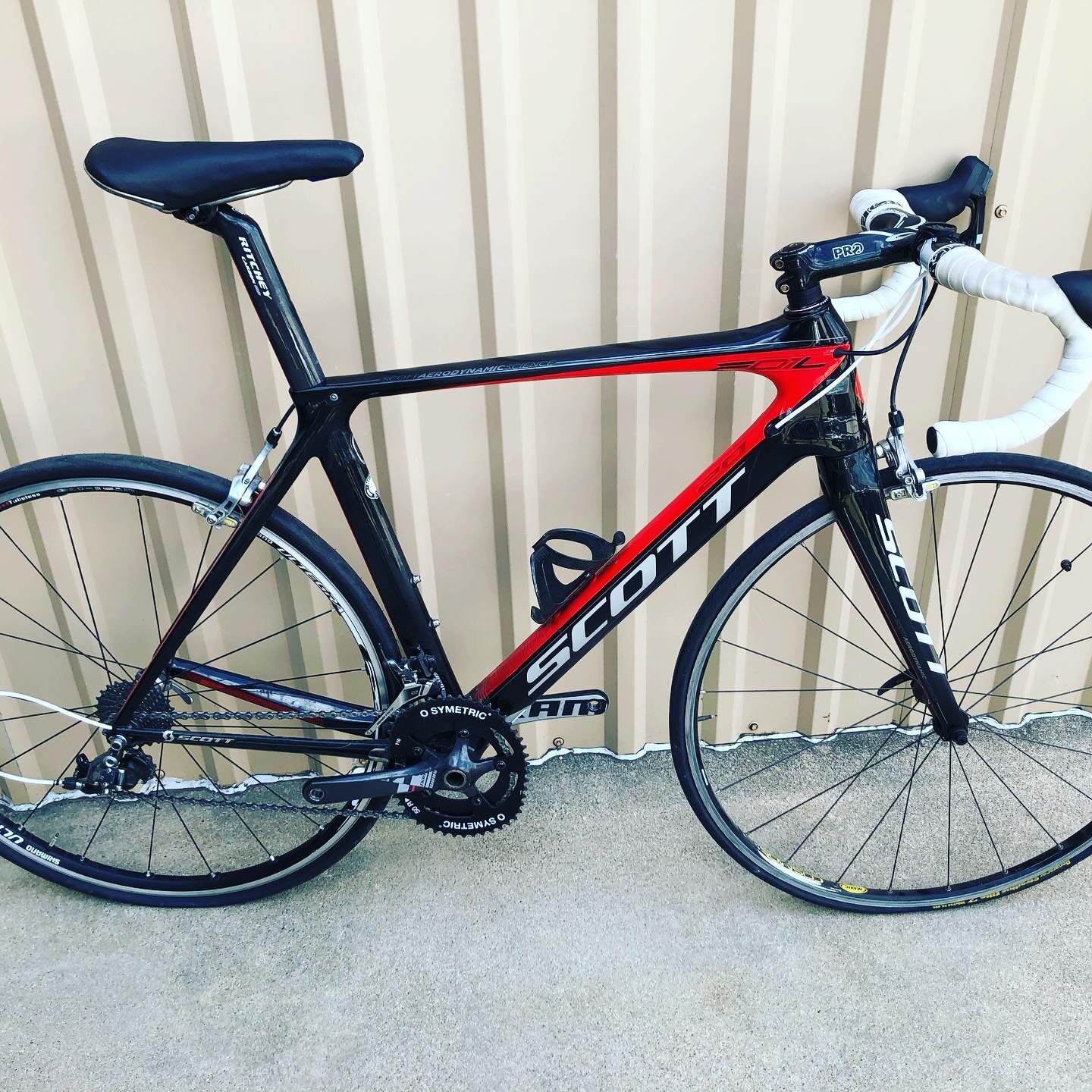 Pre-owned 56cm Scott Foil. Wheels do not match. Needs an 11 speed cassette. 11 speed SRAM Force components. Frame and fork in excellent condition. Parts in very good condition. Sold as is for only $800.00. #colonelsbikes #usedbikesdallasfortworth (81