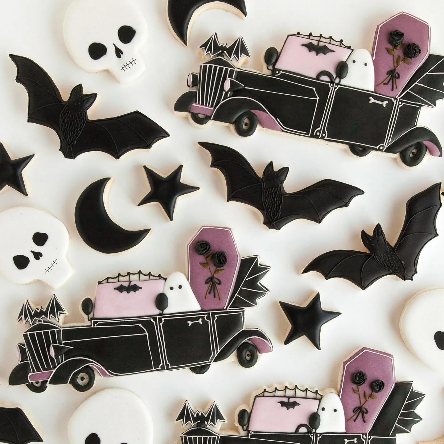 Spooky cars and ghosts 🖤🖤🖤