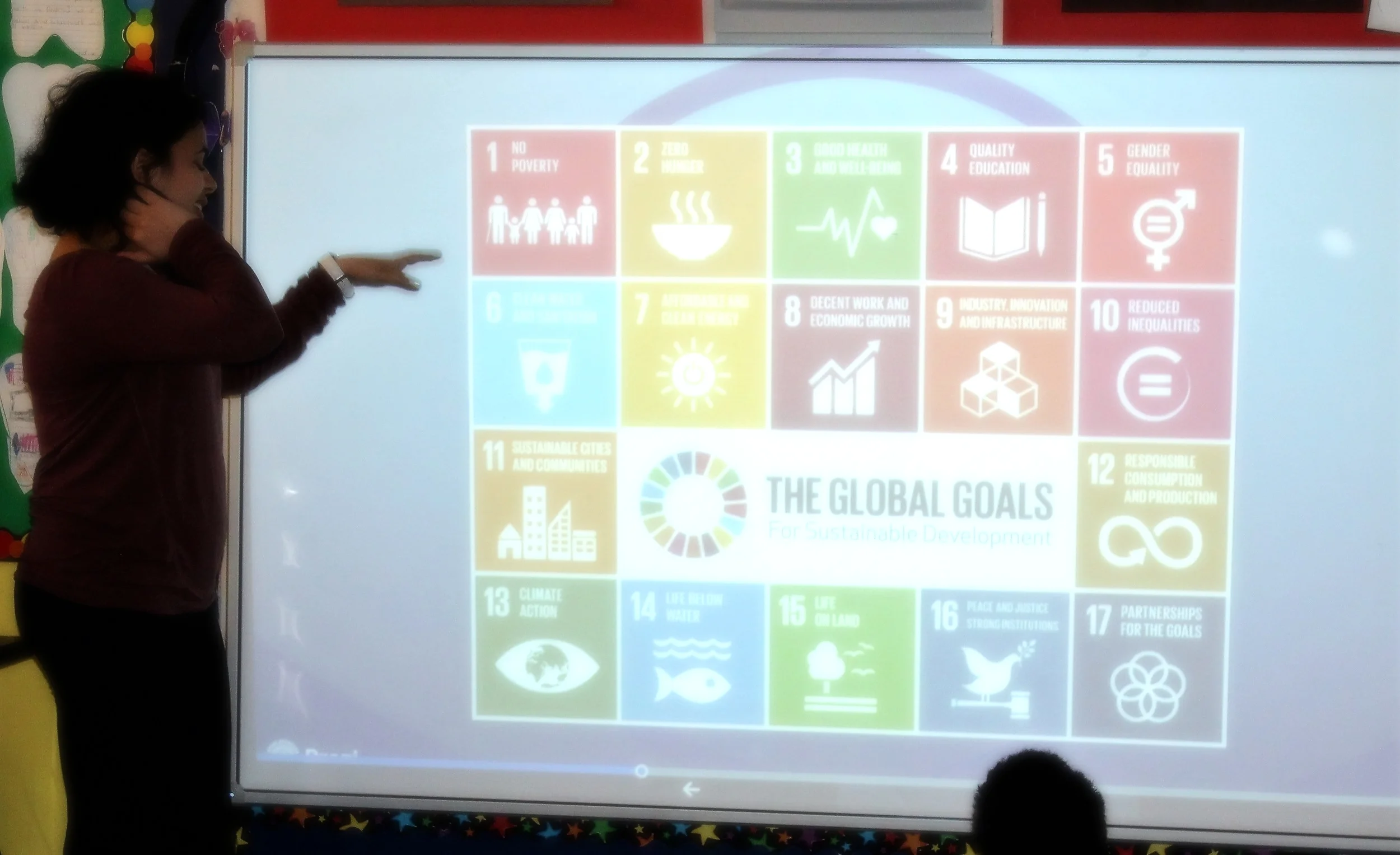 Our ACIC Youth Ambassador, Noha, presented about Climate Change to both English and French classes in Grade 4 and again, with one of the Grade 5 classes. The students were very attentive to the information presented and had much to offer during the discussion. This activity relates to global citizenship because it not only increases the students awareness of global issues, but also helps children to see many of the ways they can contribute to the betterment of our world.