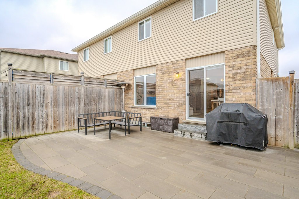 037-30 Simmonds Dr_Guelph-37_m.jpg