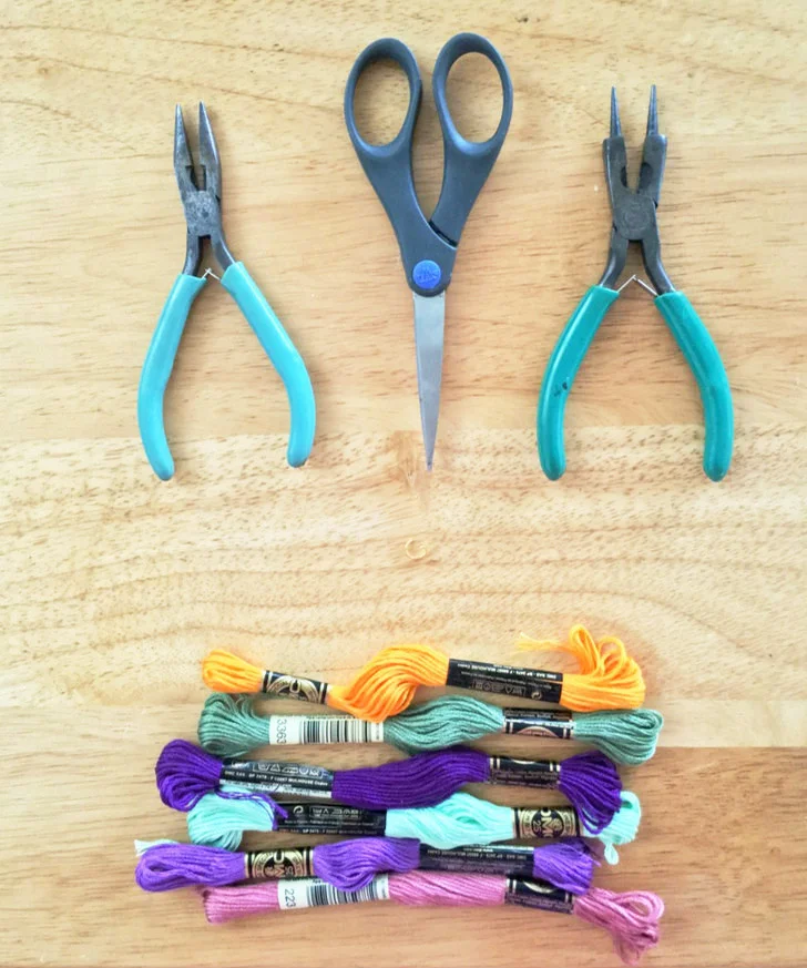 1. Prepara tu área y materiales. // Prepare your area and tools.