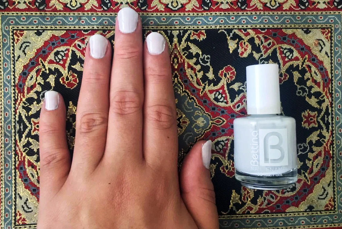 Paso 1: Dos capas de color blanco como base.