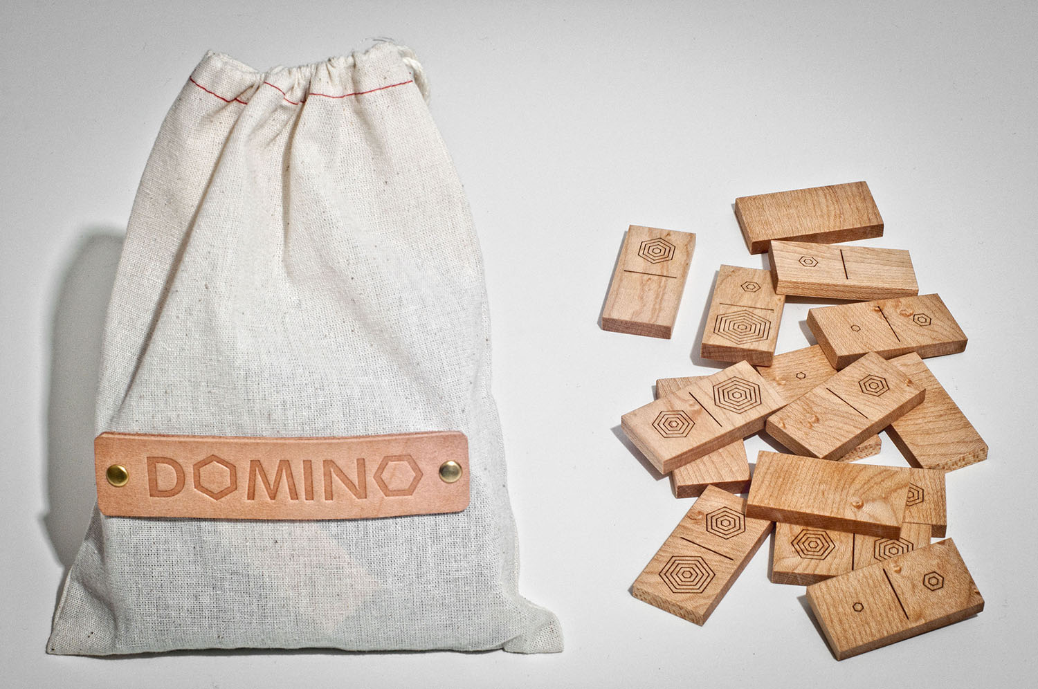 DOMINO-1500-02.jpg