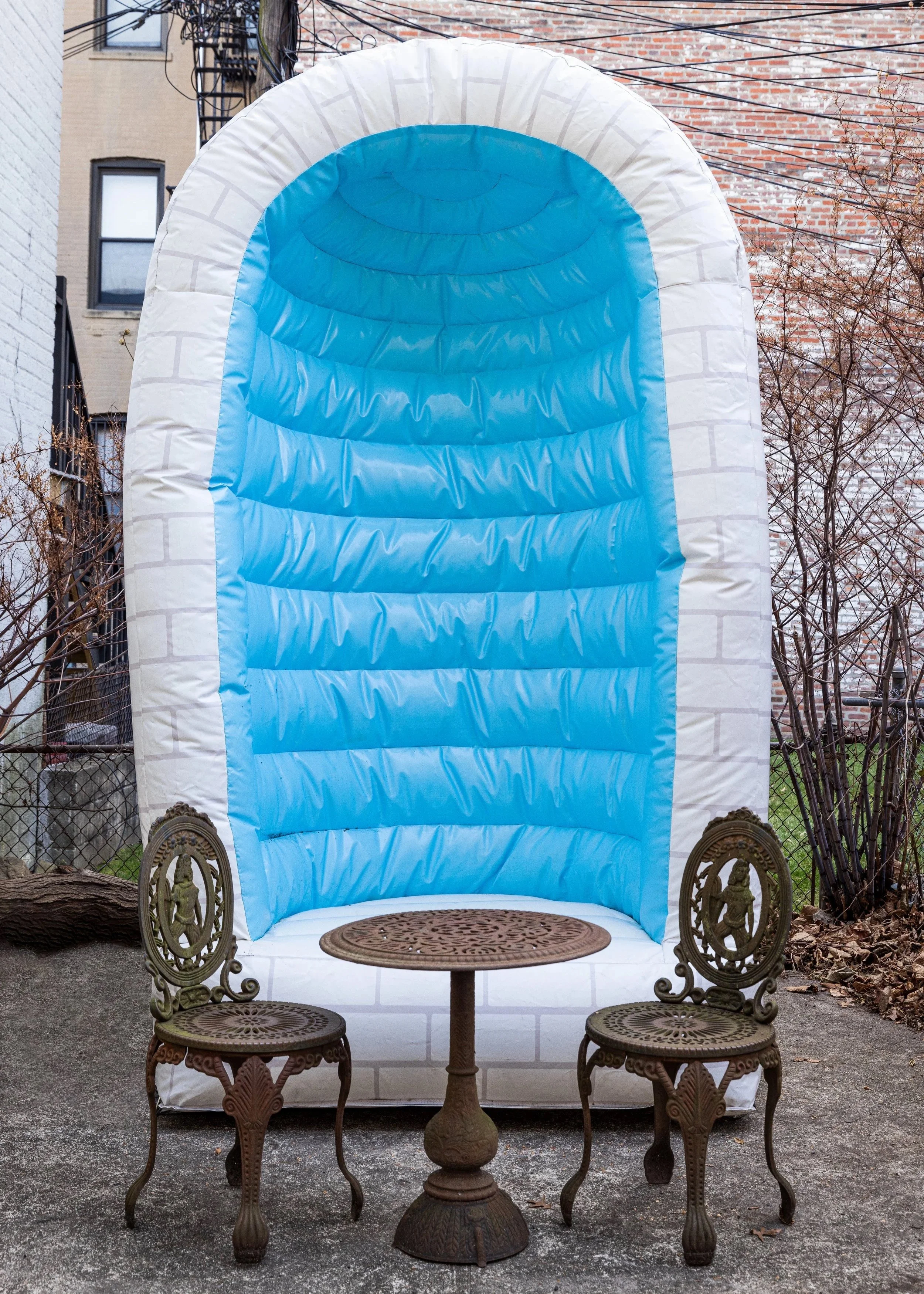 We Pray For Us
8’ x 5’ x 5’
Inflatable Oxford Cloth 
2023

