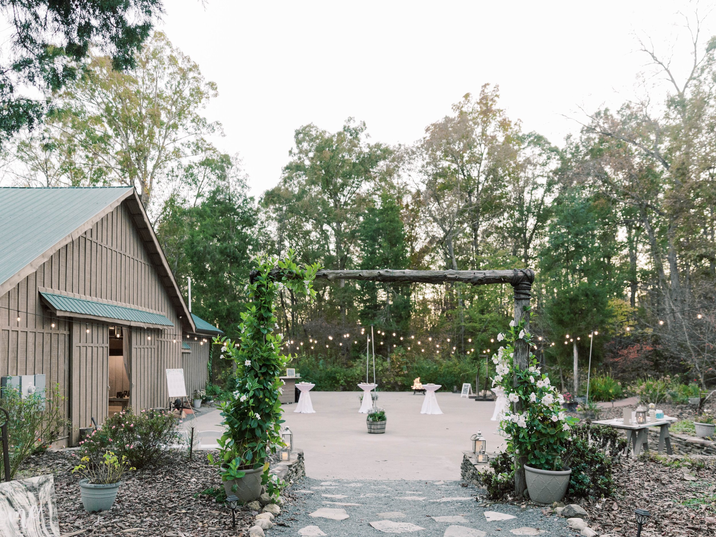 Carolina Country Weddings|Rustic Less-than-50 50-100 100-250 26mi-plus