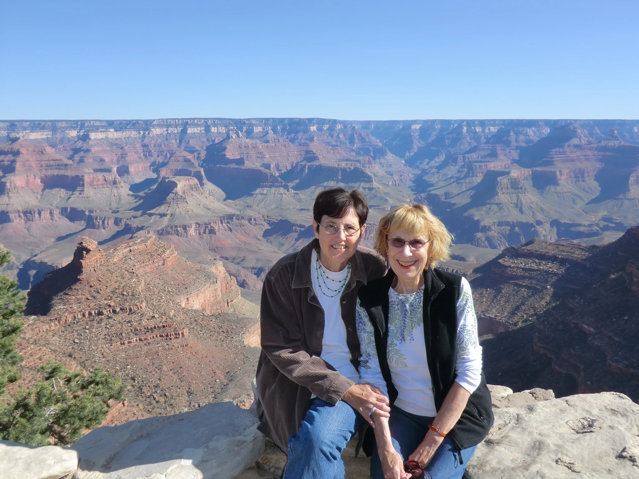 Maggie and Anna French at the Grand Canyon