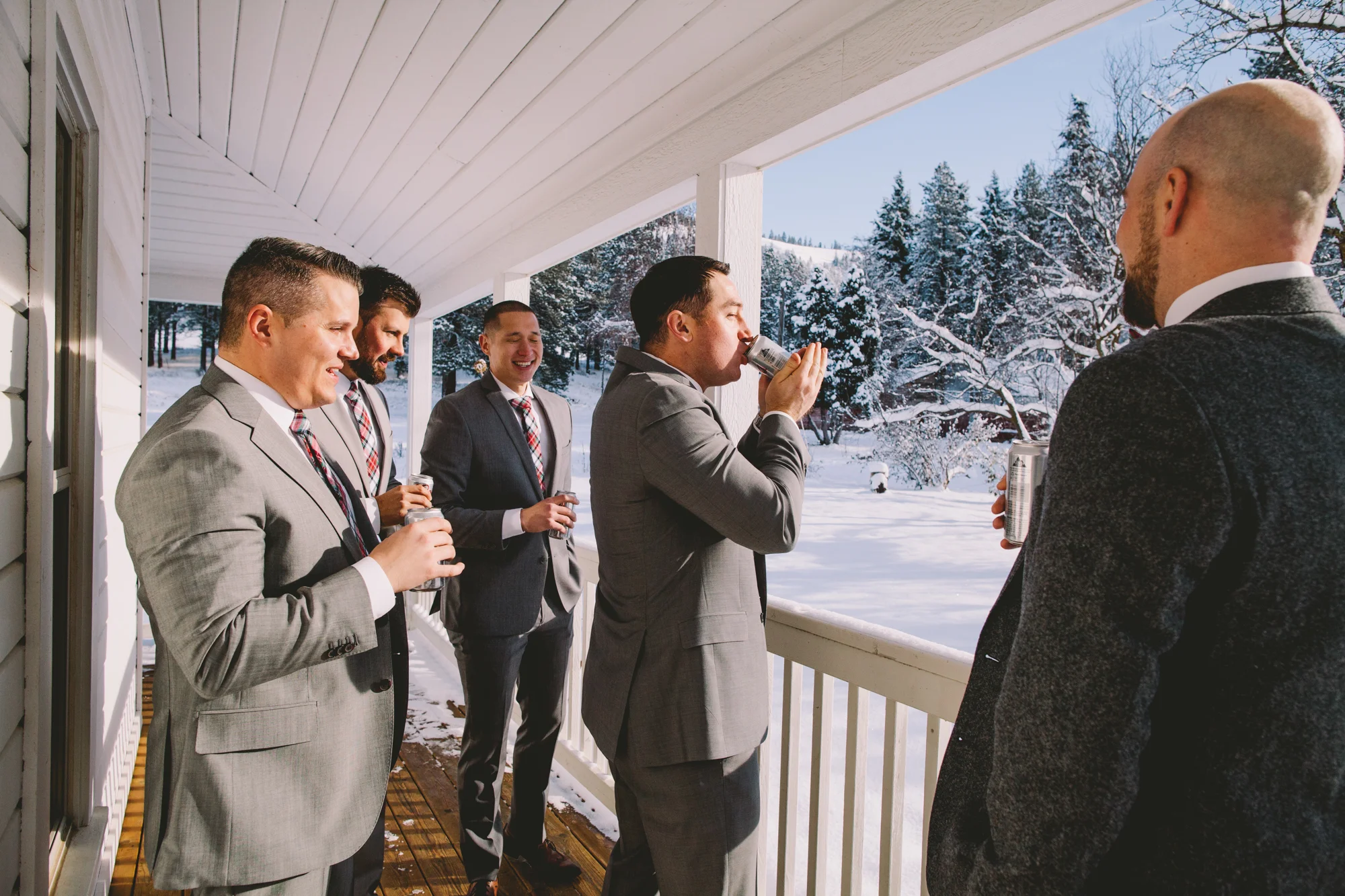 Cattle Barn Wedding in the Christmas Winter Snow | Cle Elum Wedding | Pacific Northwest Winter Wedding | Christmas Themed Wedding | Tida Svy Photography | www.tidasvy.com