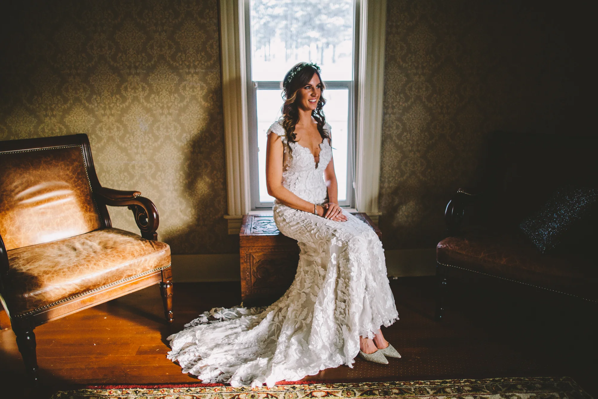 Cattle Barn Wedding in the Christmas Winter Snow | Cle Elum Wedding | Pacific Northwest Winter Wedding | Christmas Themed Wedding | Tida Svy Photography | www.tidasvy.com