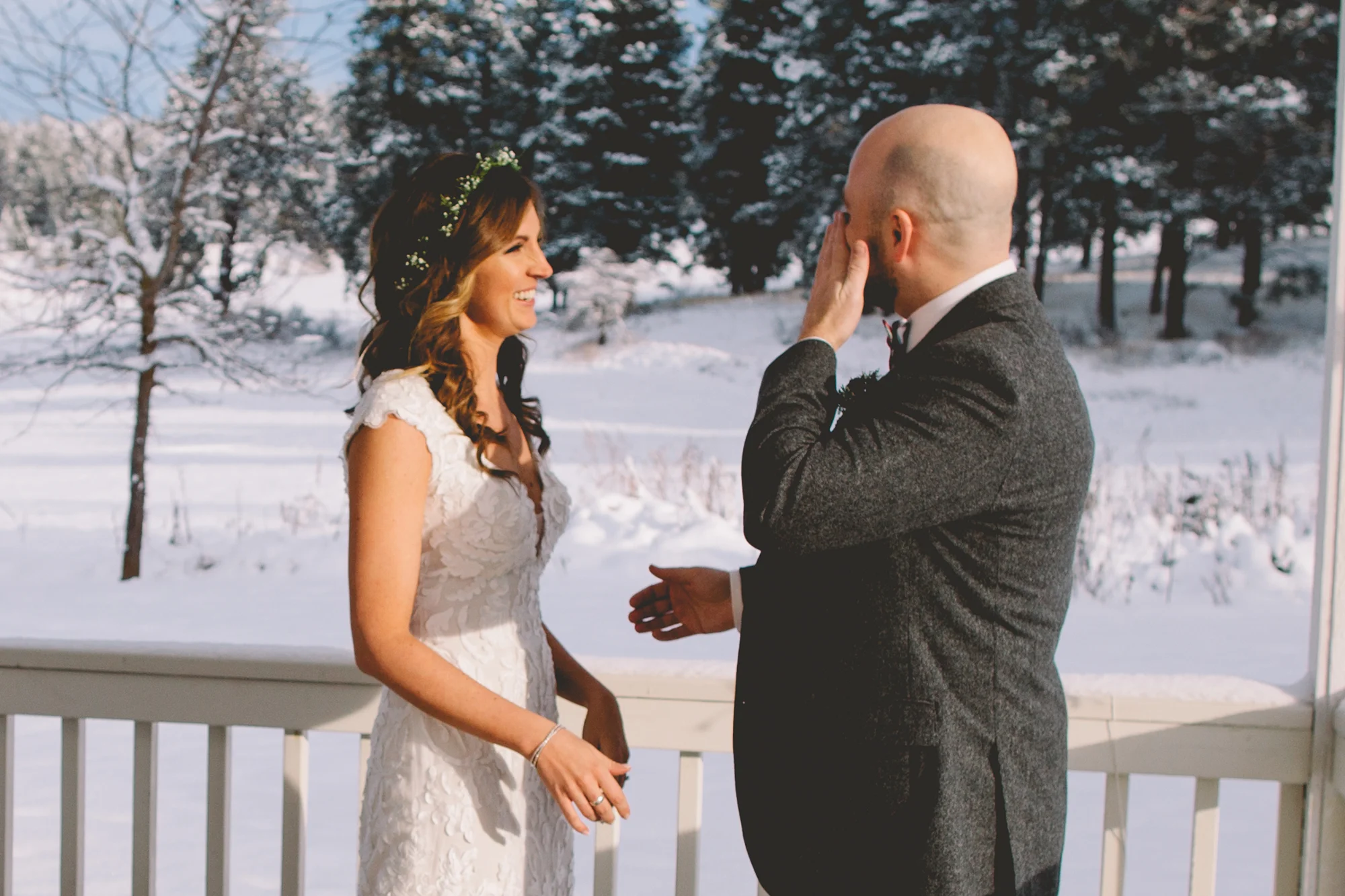 Cattle Barn Wedding in the Christmas Winter Snow | Cle Elum Wedding | Pacific Northwest Winter Wedding | Christmas Themed Wedding | Tida Svy Photography | www.tidasvy.com