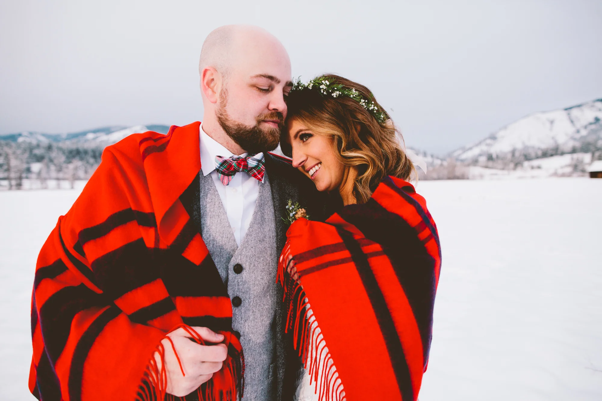Cattle Barn Wedding in the Christmas Winter Snow | Cle Elum Wedding | Pacific Northwest Winter Wedding | Christmas Themed Wedding | Tida Svy Photography | www.tidasvy.com