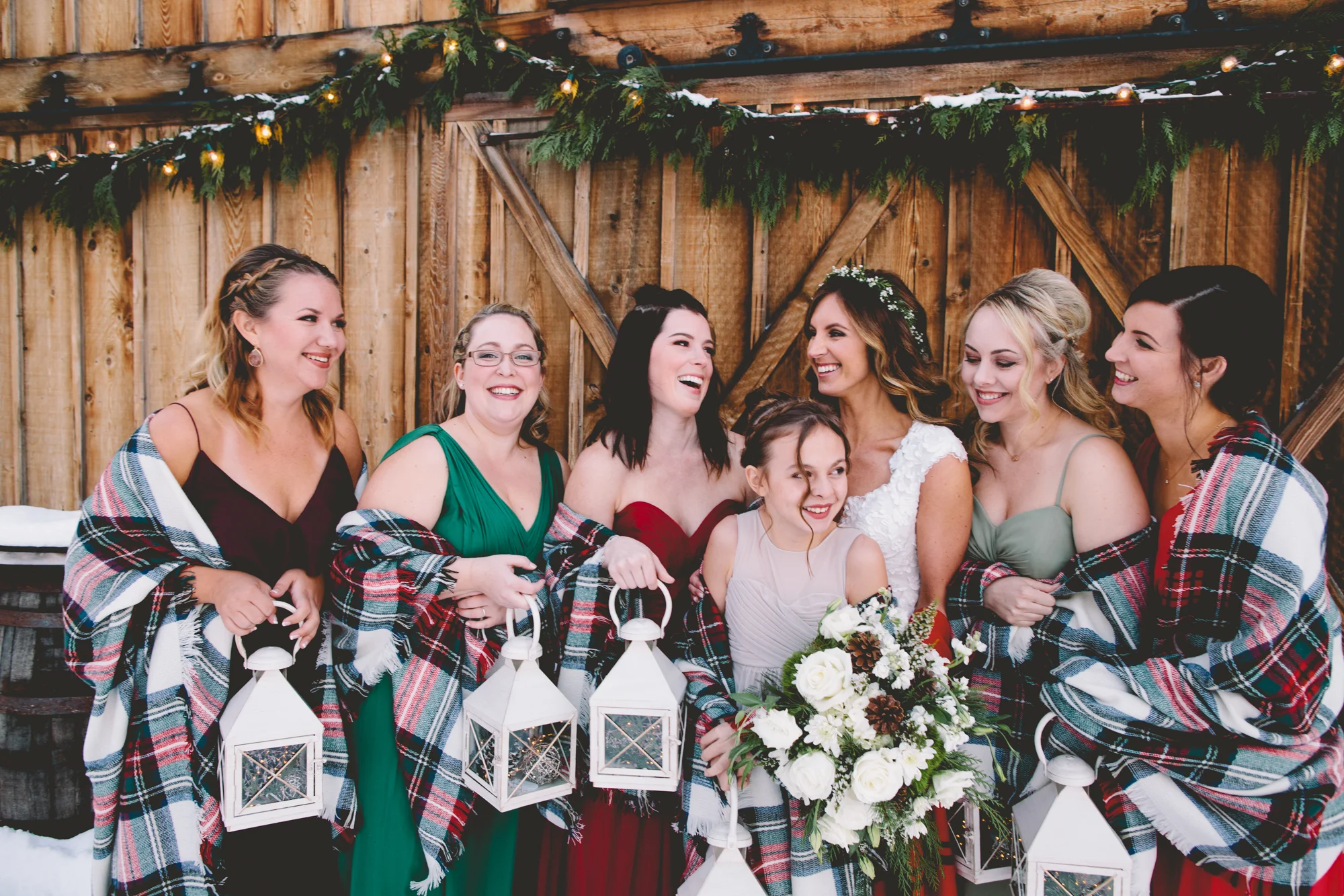 Cattle Barn Wedding in the Christmas Winter Snow | Cle Elum Wedding | Pacific Northwest Winter Wedding | Christmas Themed Wedding | Tida Svy Photography | www.tidasvy.com