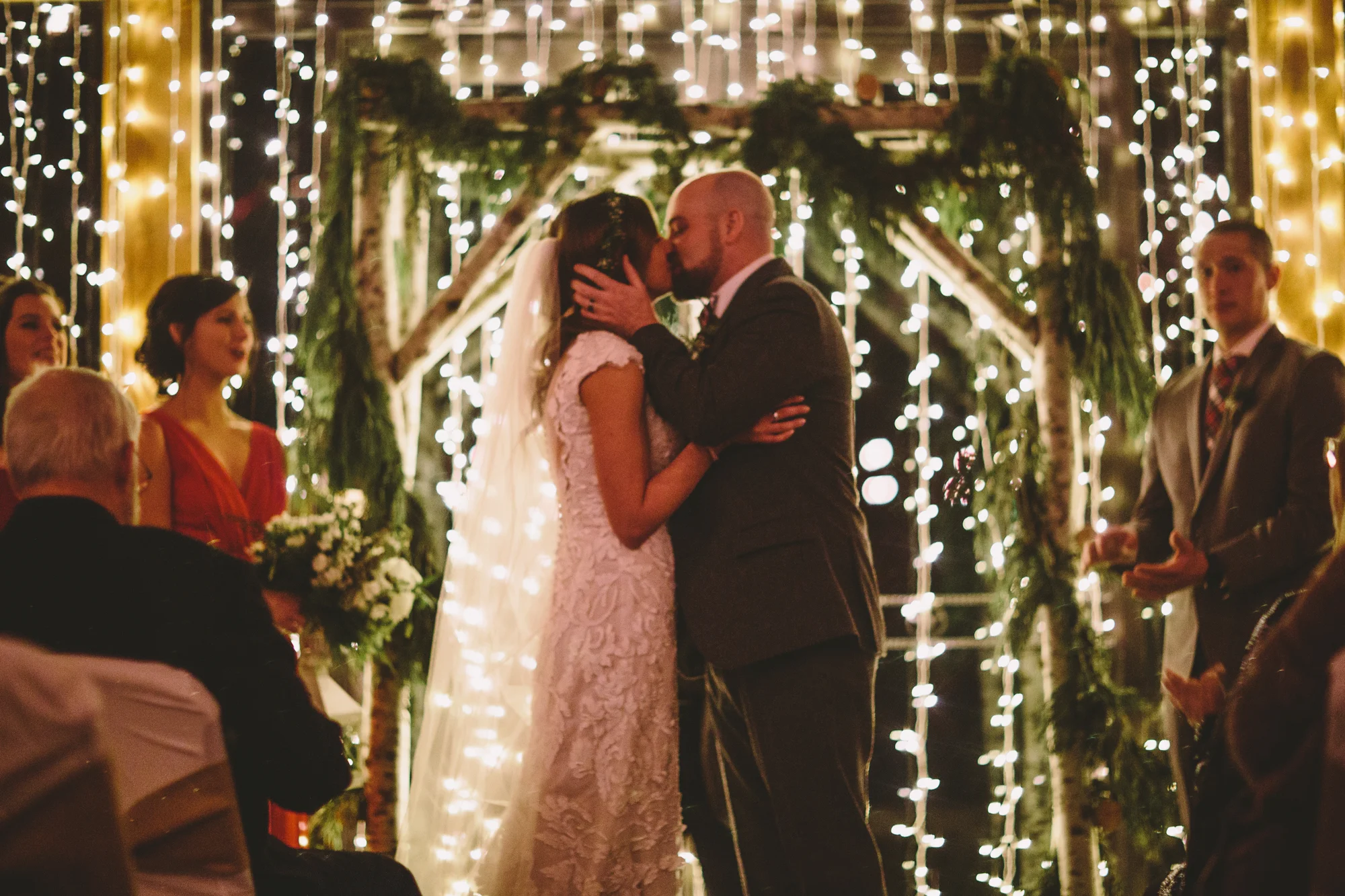 Cattle Barn Wedding in the Christmas Winter Snow | Cle Elum Wedding | Pacific Northwest Winter Wedding | Christmas Themed Wedding | Tida Svy Photography | www.tidasvy.com