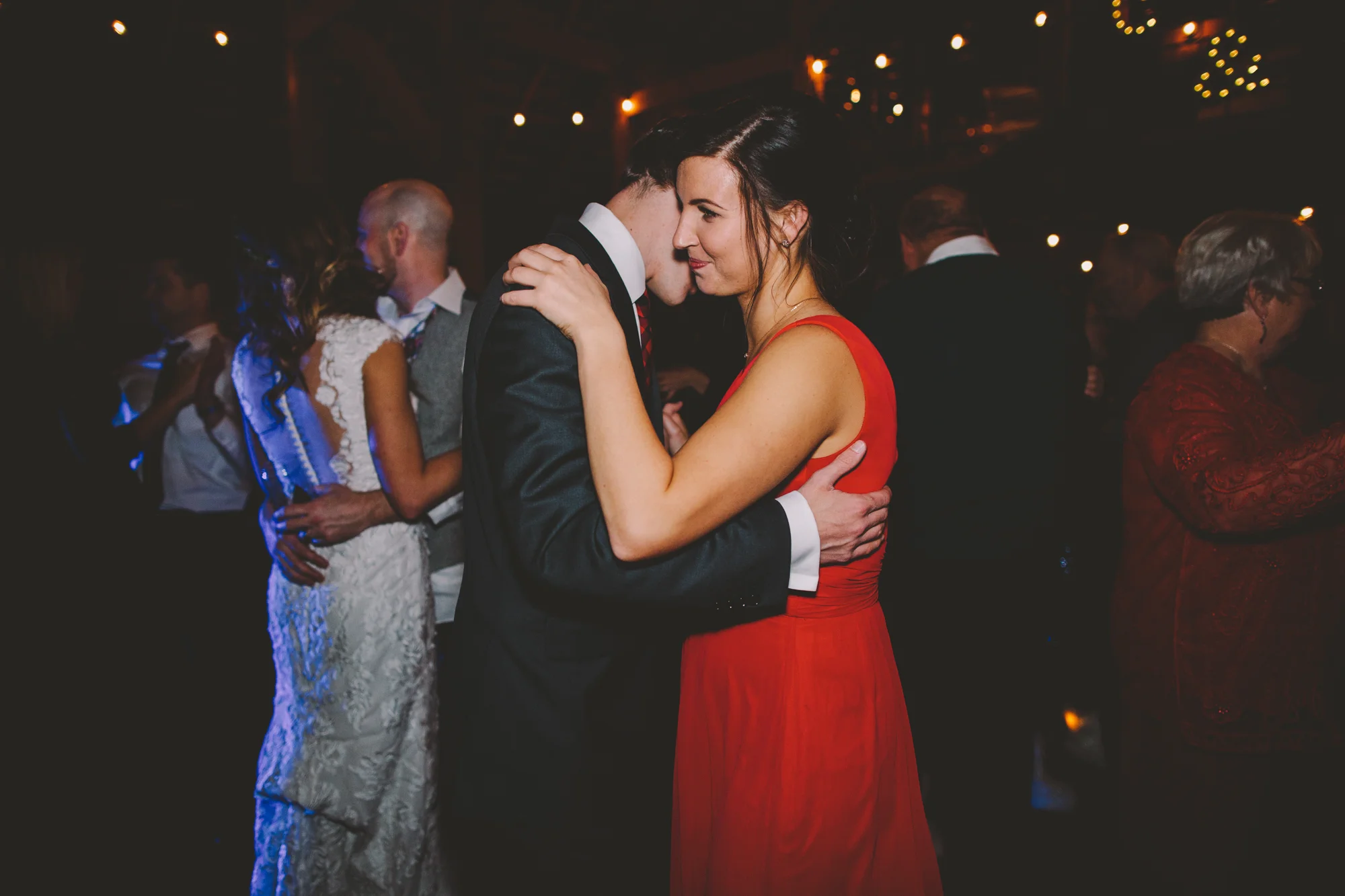 Cattle Barn Wedding in the Christmas Winter Snow | Cle Elum Wedding | Pacific Northwest Winter Wedding | Christmas Themed Wedding | Tida Svy Photography | www.tidasvy.com