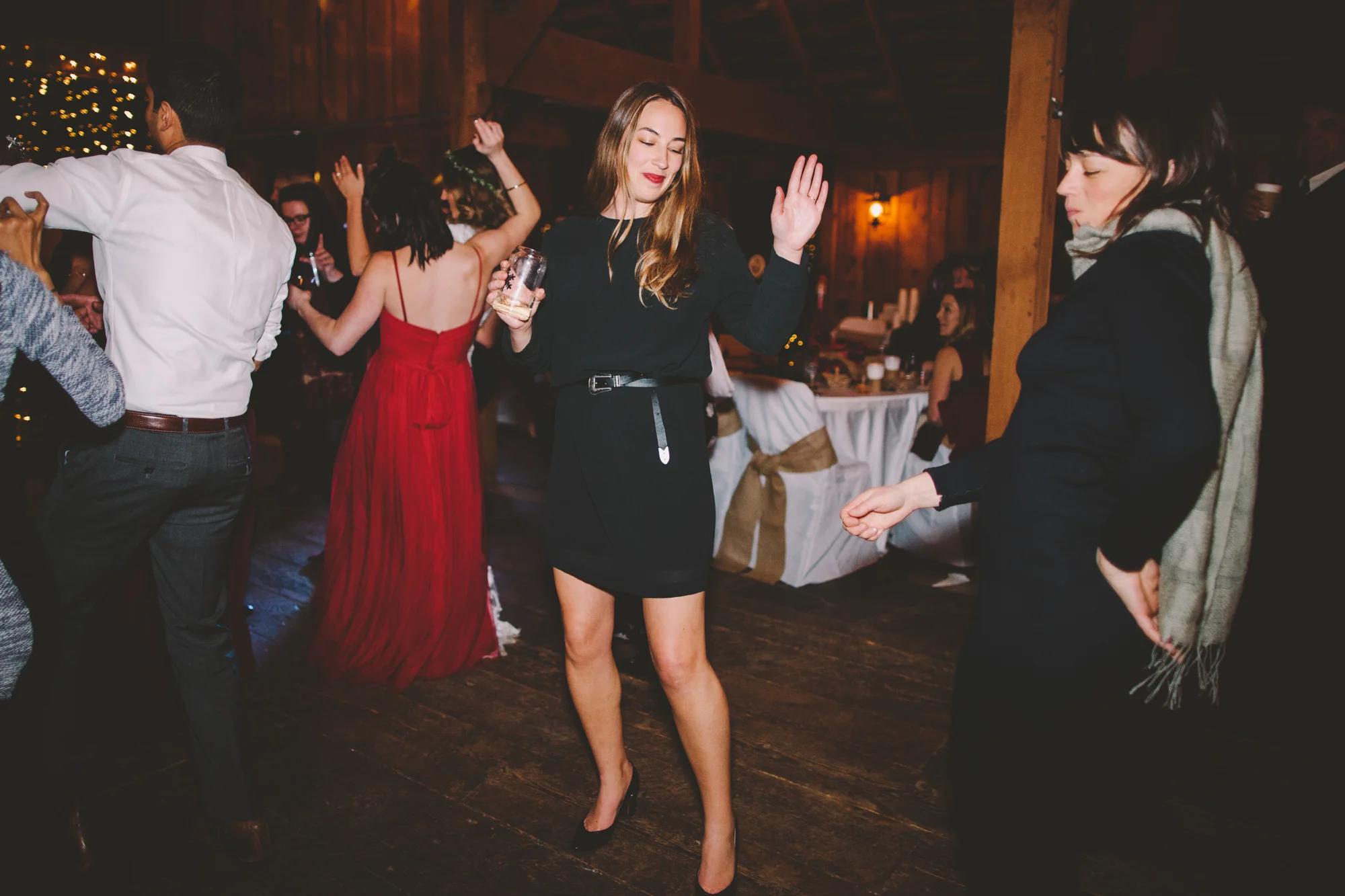 Cattle Barn Wedding in the Christmas Winter Snow | Cle Elum Wedding | Pacific Northwest Winter Wedding | Christmas Themed Wedding | Tida Svy Photography | www.tidasvy.com