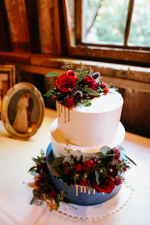 McMenamins Cornelius Pass Roadhouse Wedding | Portland Wedding Photographer | Tida Svy | www.tidasvy.com