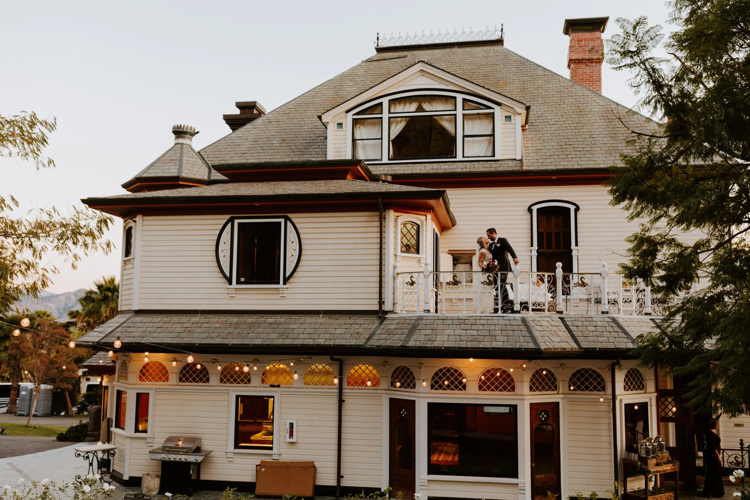 Colorful Wedding at the Historical Newhall Mansion in Piru, CA — Tida Svy