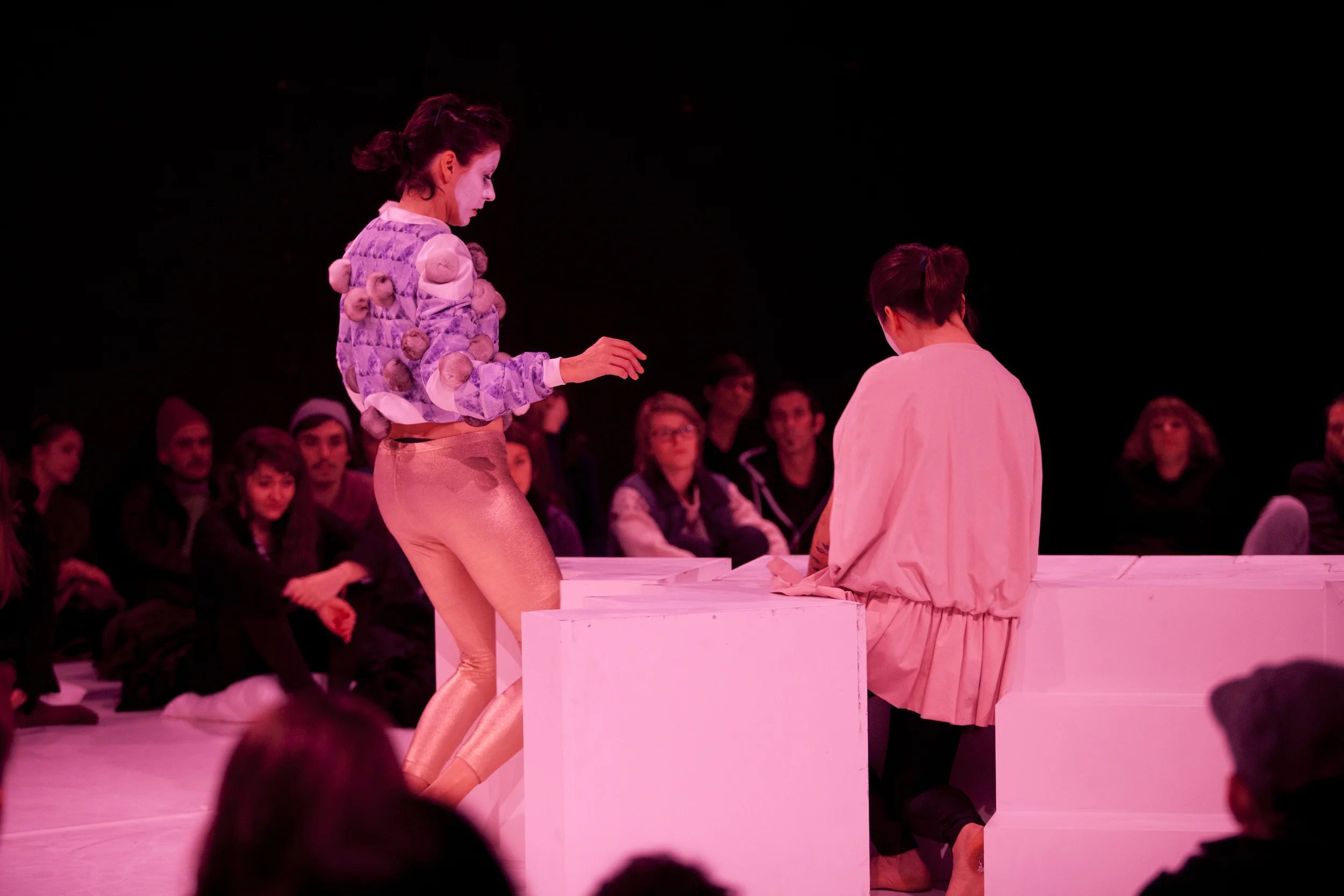 Anne Sylvie Henchoz, En forme d'escalier, perf ormance view, Urbaines, Lausanne, 2013, collaboration with Charlotte Herzig. Copyright Nelly Rodriguez