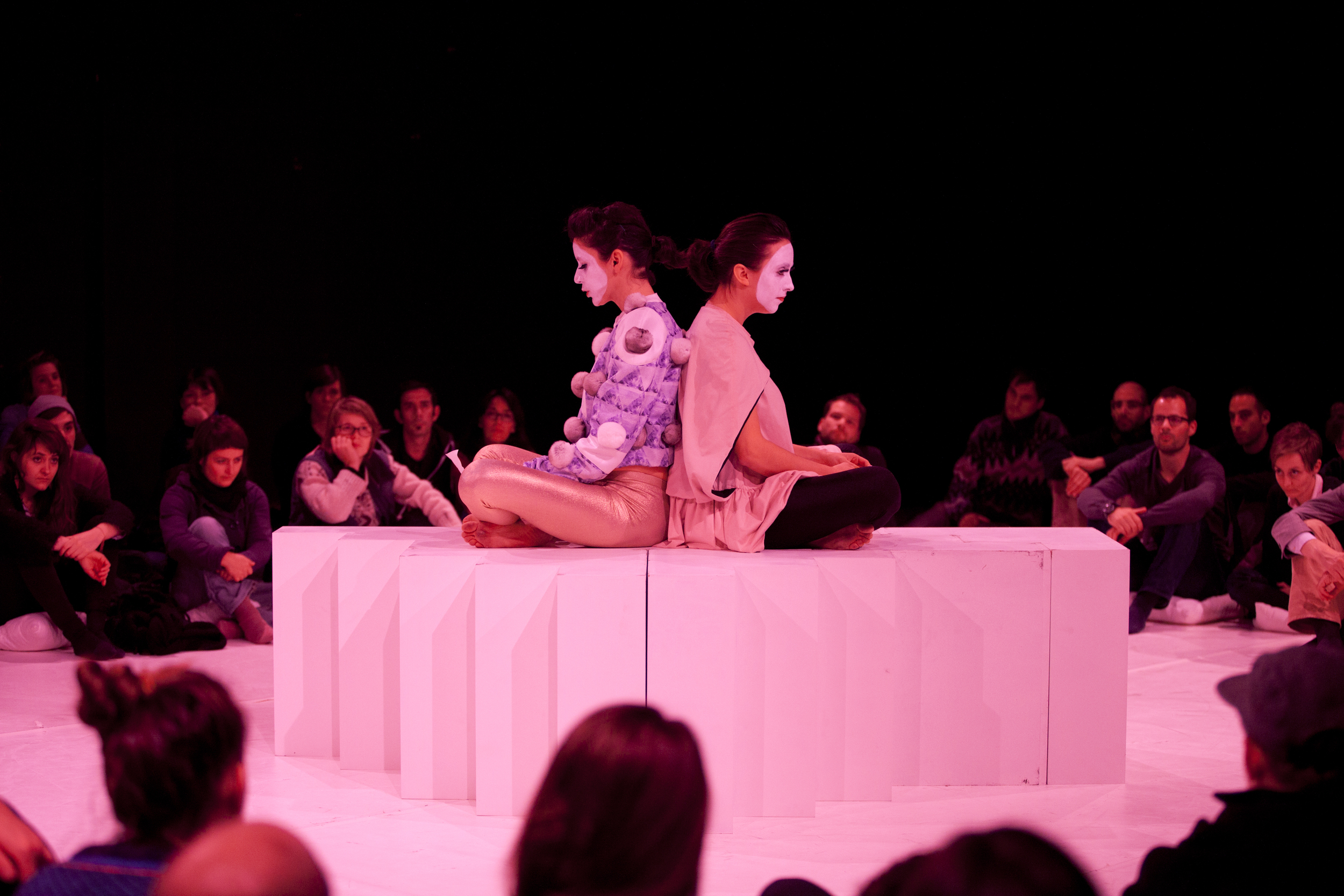 Anne Sylvie Henchoz, En forme d'escalier, perf ormance view, Urbaines, Lausanne, 2013, collaboration with Charlotte Herzig. Copyright Nelly Rodriguez