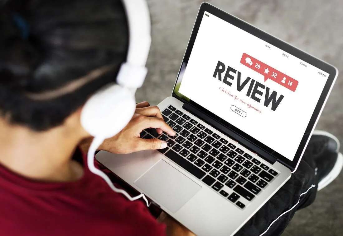 Negatieve review inhoudelijk schadelijk bevonden door het hof 