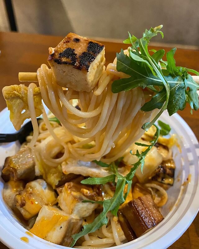 Hong Kong BBQ spiced tofu and rice with napa cabbage 🤤 Available to order for contactless pickup or delivery via @seamless @grubhub from Midtown! #midtowneast #covidnyc #littletong #stayhealthy