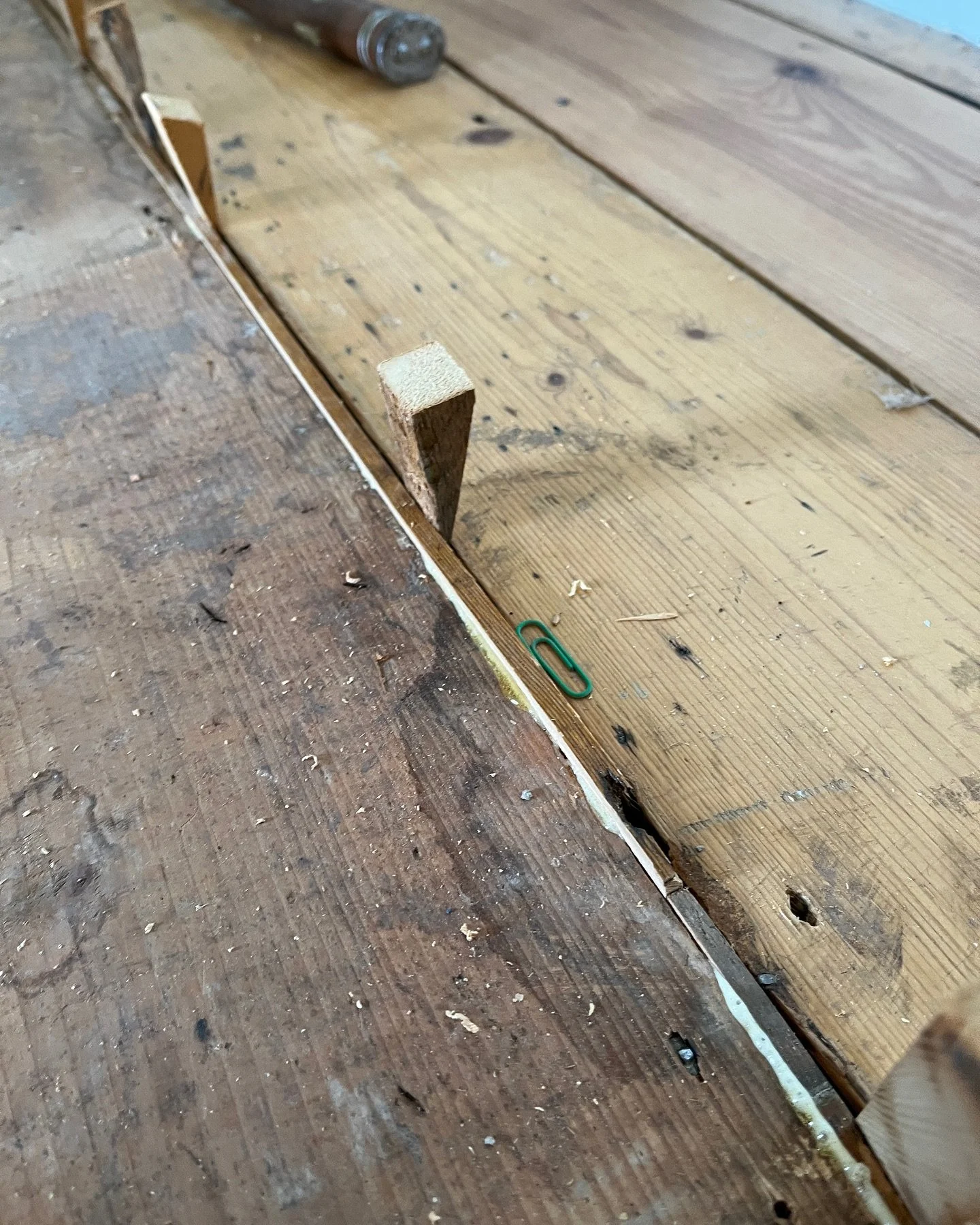 The humble wedge &hellip;.. for all the expensive tools out there sometimes you can&rsquo;t beat simple ideas . 

We cut these from the off cuts we produce , and always have a box full on the van . Great for gluing splits in boards and holding filler