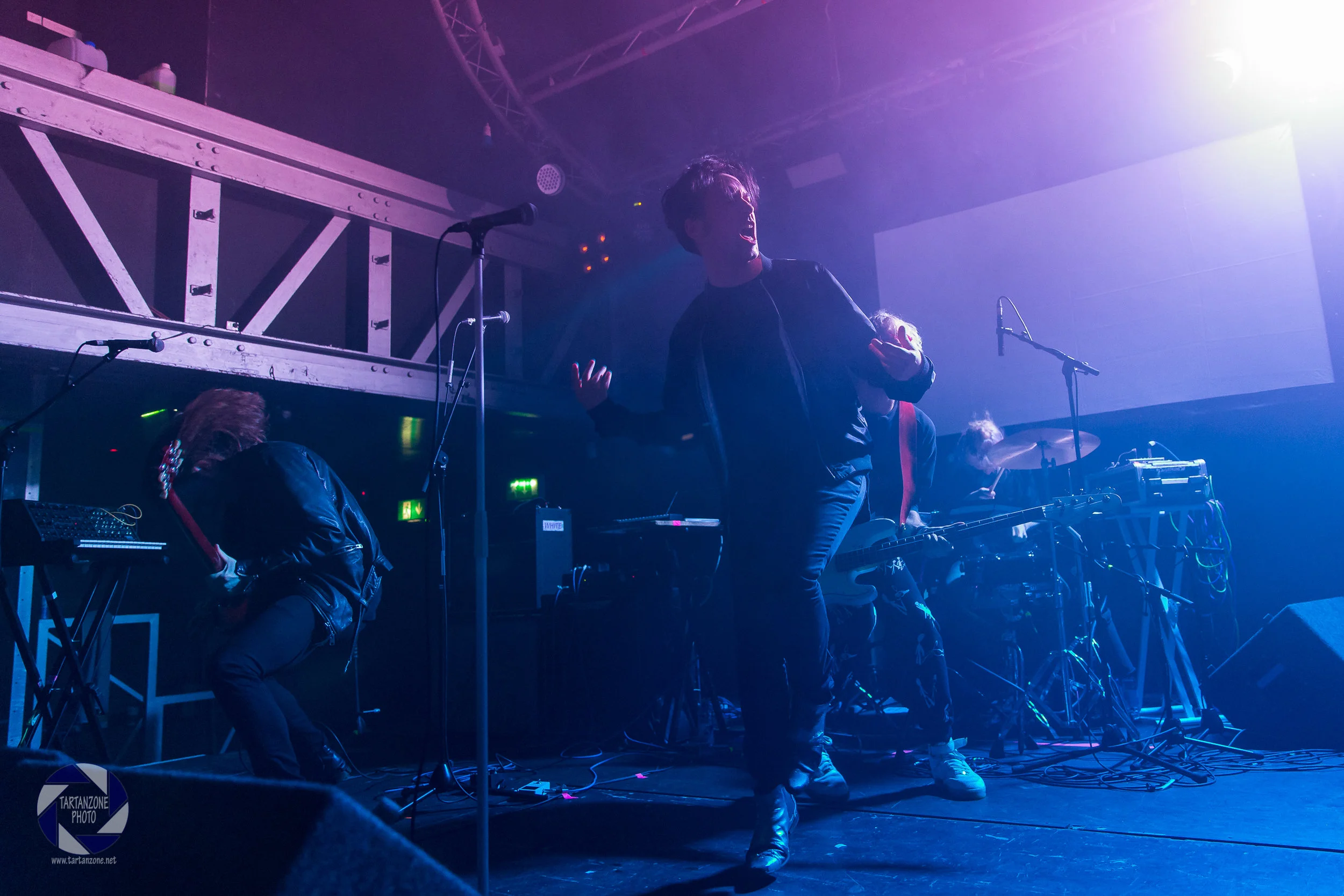 WHITE LIVE 2.jpg