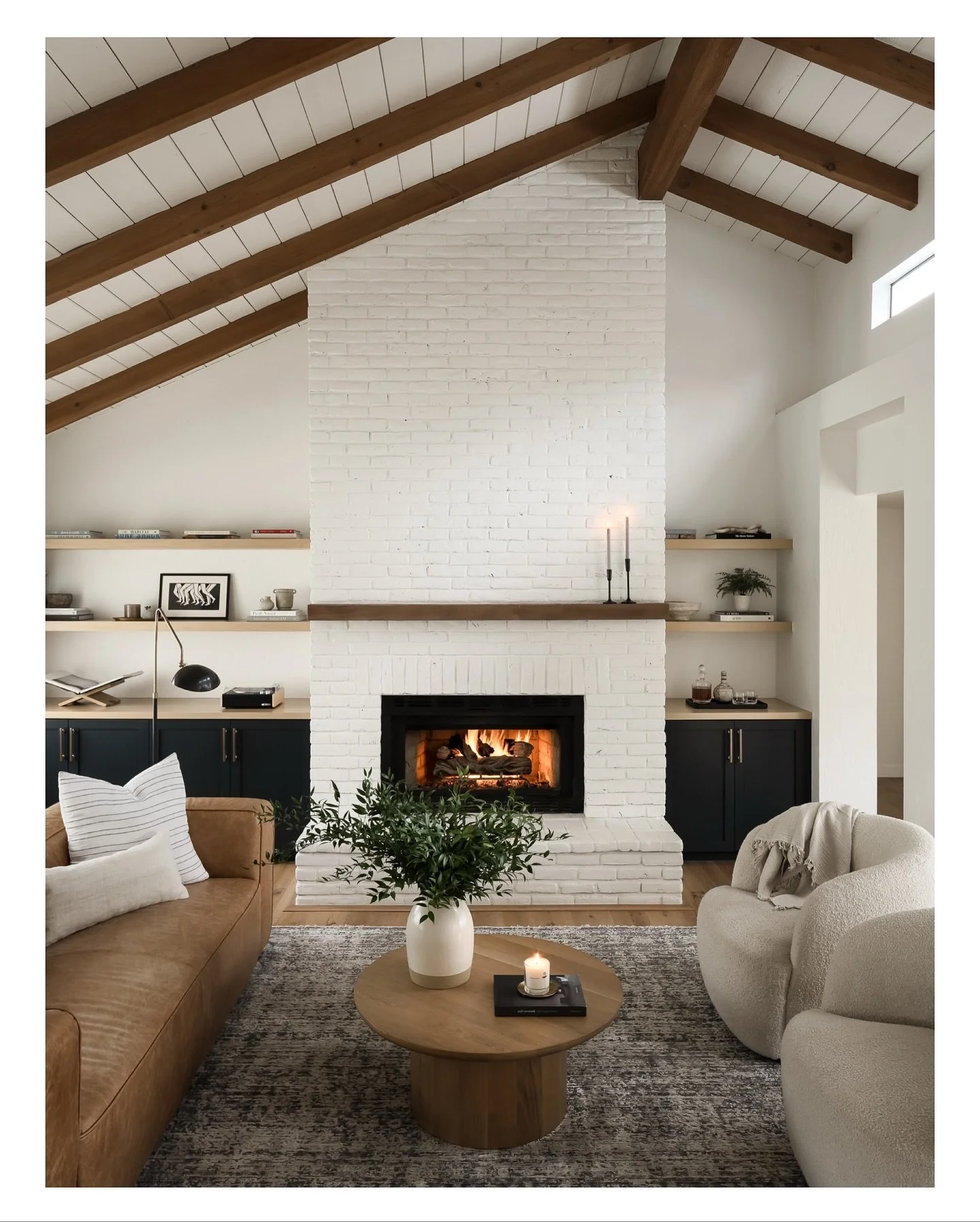 Clean lines. Warm tones. Thoughtful details throughout.

Shot this project in Encinitas for @cassandrajackdesign who brought a sharp eye and a refined touch to the space. One of those shoots where everything just came together.

📍Encinitas, CA

#int