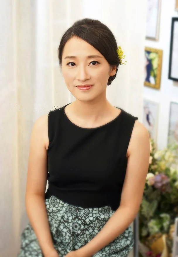 Mei Fung Elizabeth Chan, 2026 Visual Arts. Born in Hong Kong, Mei transferred her study to the United States for printmaking at
Bridgewater State University in Massachusetts. Mei worked as a studio intern at Women's Studio
Workshop and developed a po