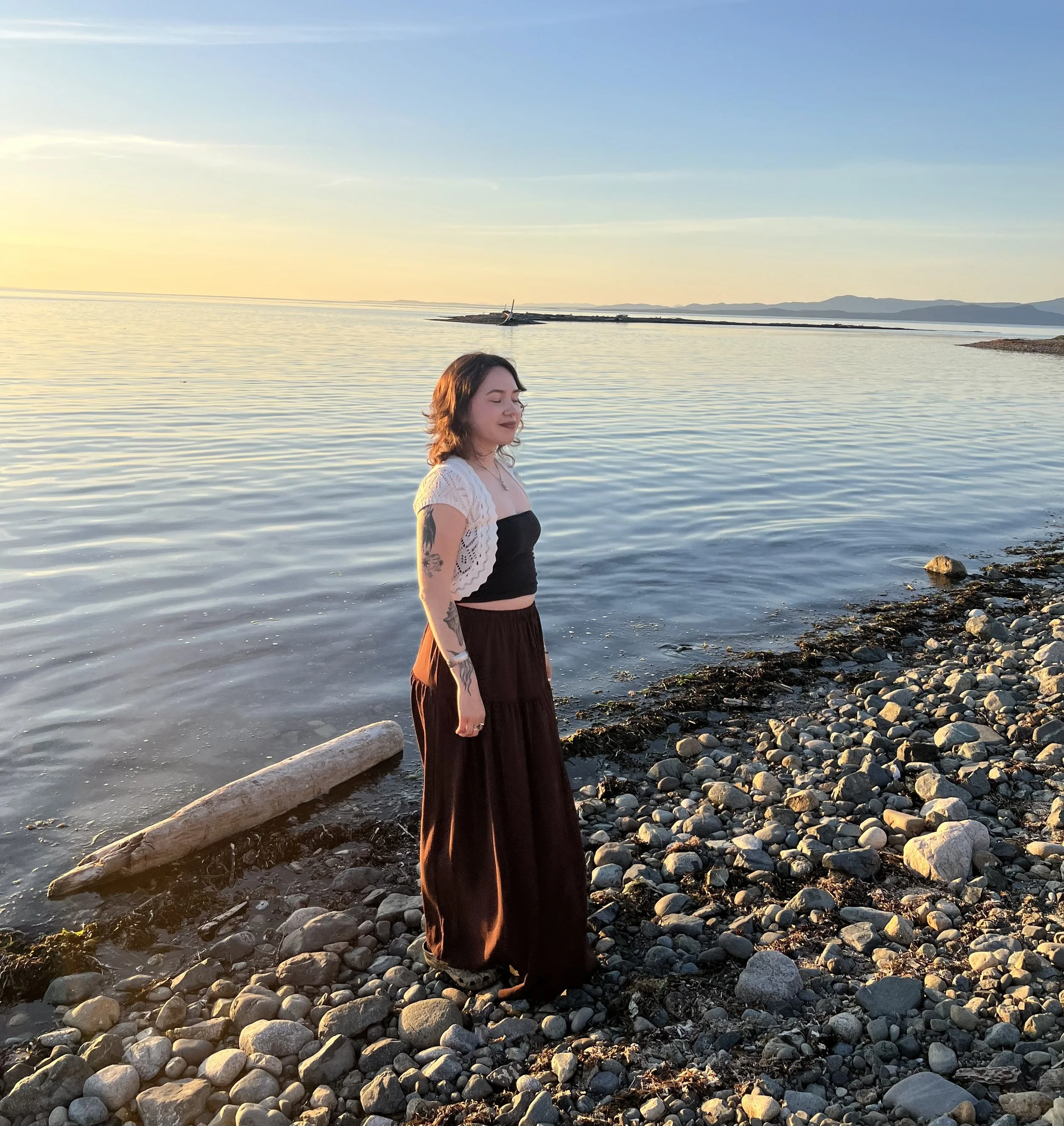 Otsì:tsia Sunday, 2026 Place-Based. 2026 First Peoples Fellow. Shé:kon, my name is Otsì:tsia Sunday and I'm Mohawk from Akwesasne. I've been a dedicated Mohawk language learner and teacher for several years now, aiding my community and myself to our 