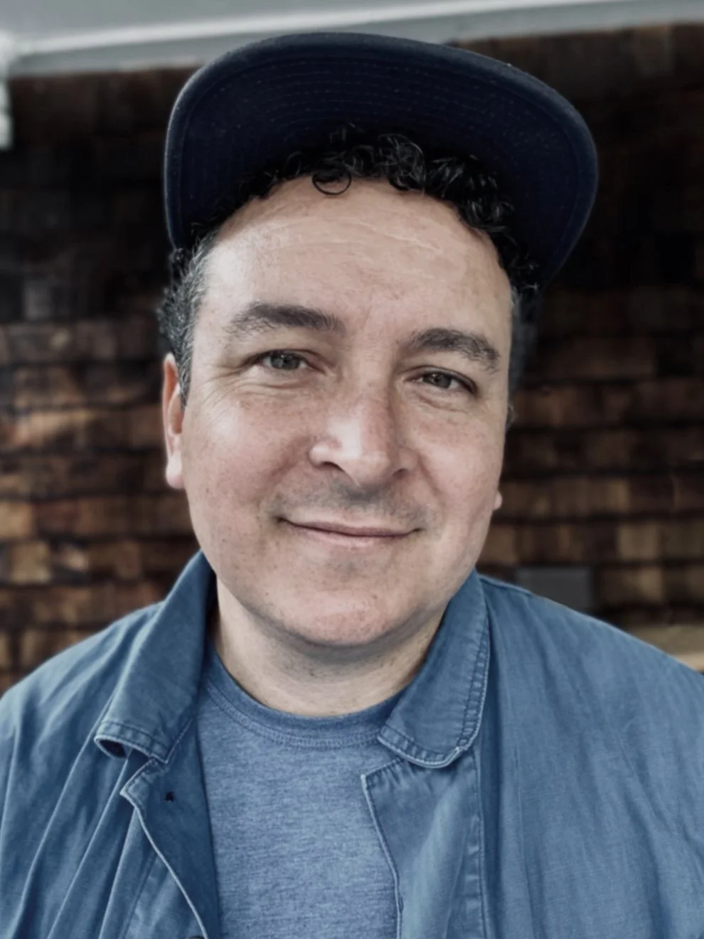 Dylan Gauthier, 2026 Visual Arts. He is an artist, curator, and educator whose work centers on listening as practice,
method, and politics, and on fostering exchanges with the more-than-human world. Working across sound,
text, performance, video, scu