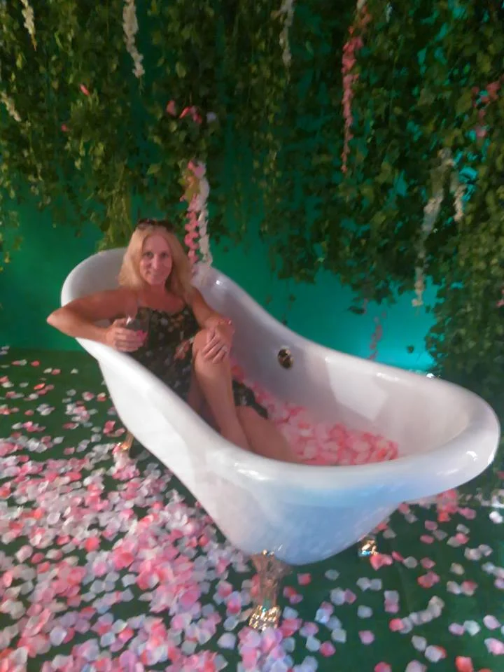 rose tub.jpg