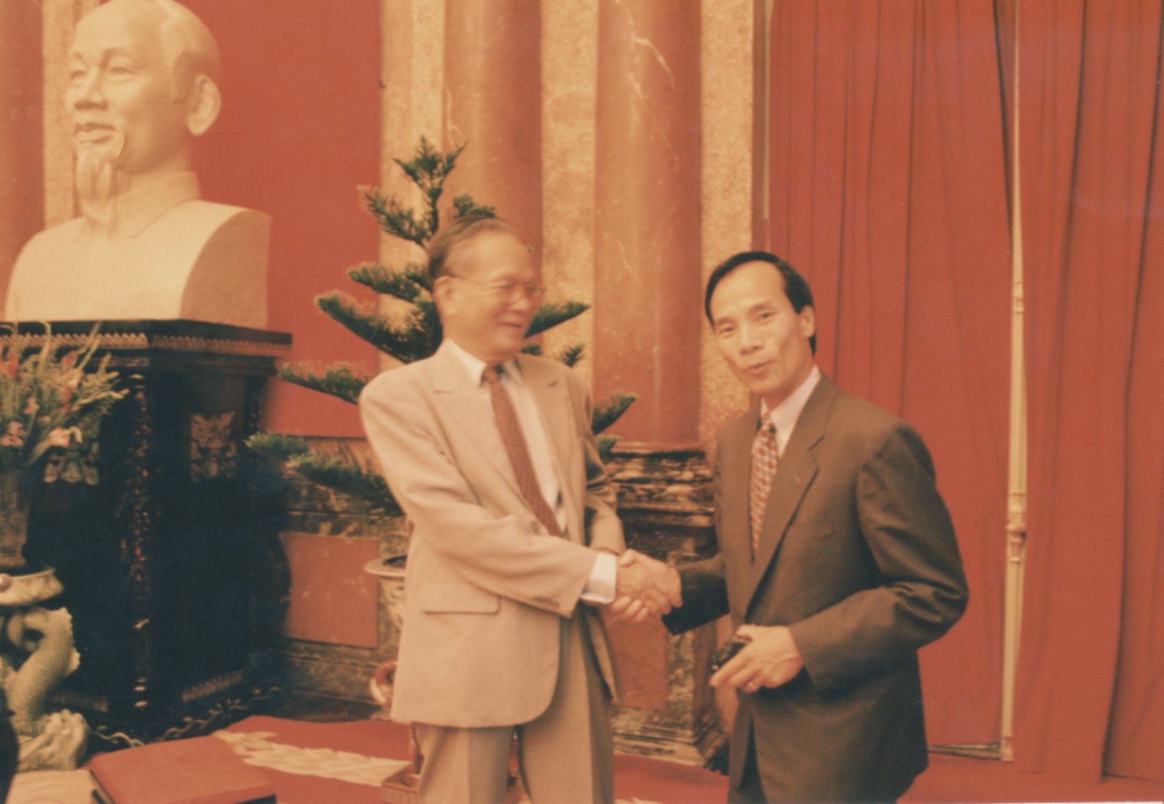 Meeting with Admiral Zumwalt - 22.jpeg