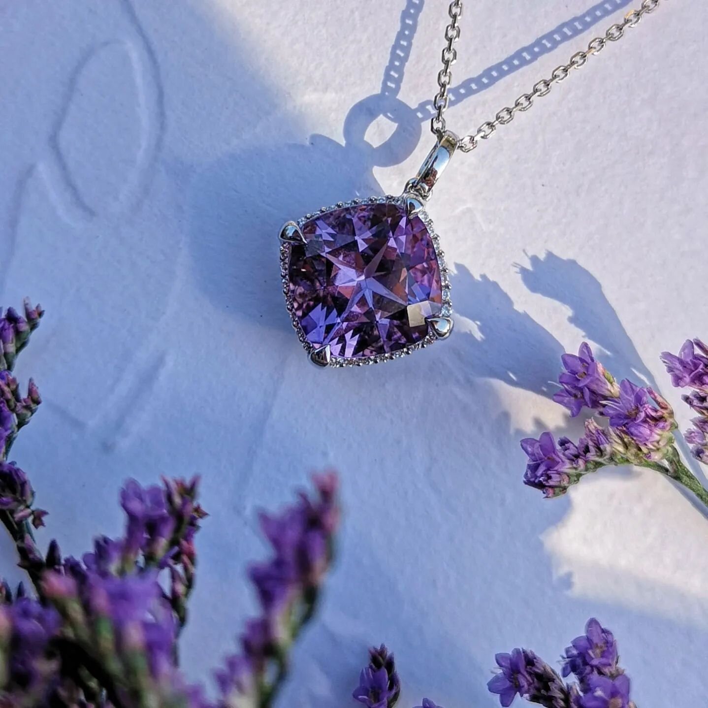 The alluring, the romantic and the subtle elegance of the Amethyst make such a necklace a must have piece! 💎
