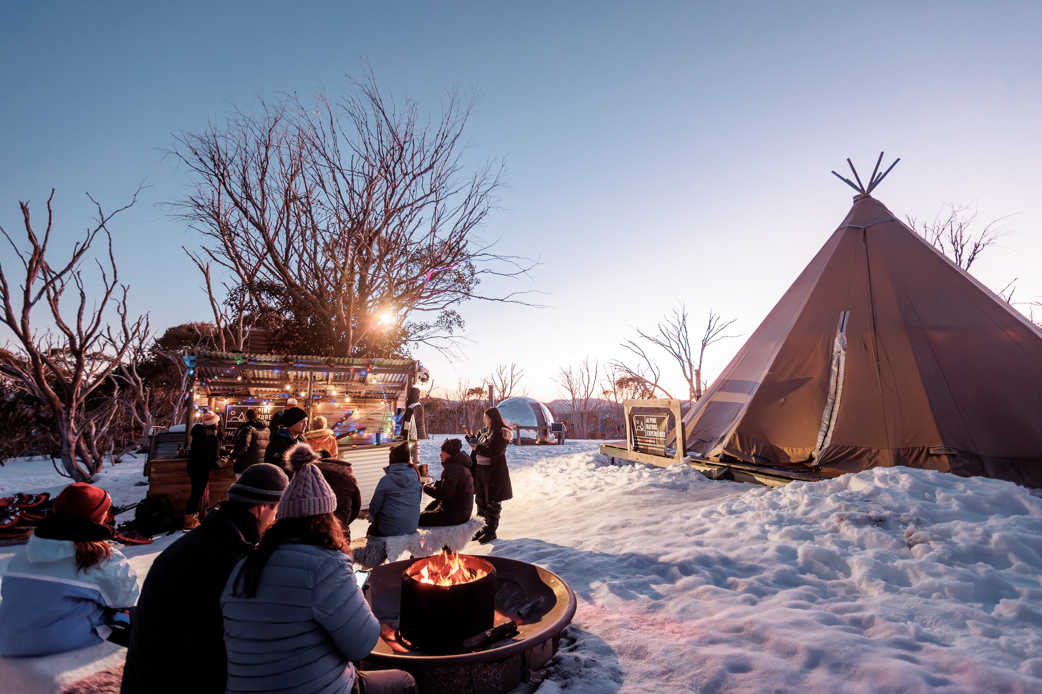 Have you booked your stay at @alpine_nature_experience yet? Snow, mulled wine by the fire, fondue in a teepee and sleeping in a dome under the stars! What's not to love?!