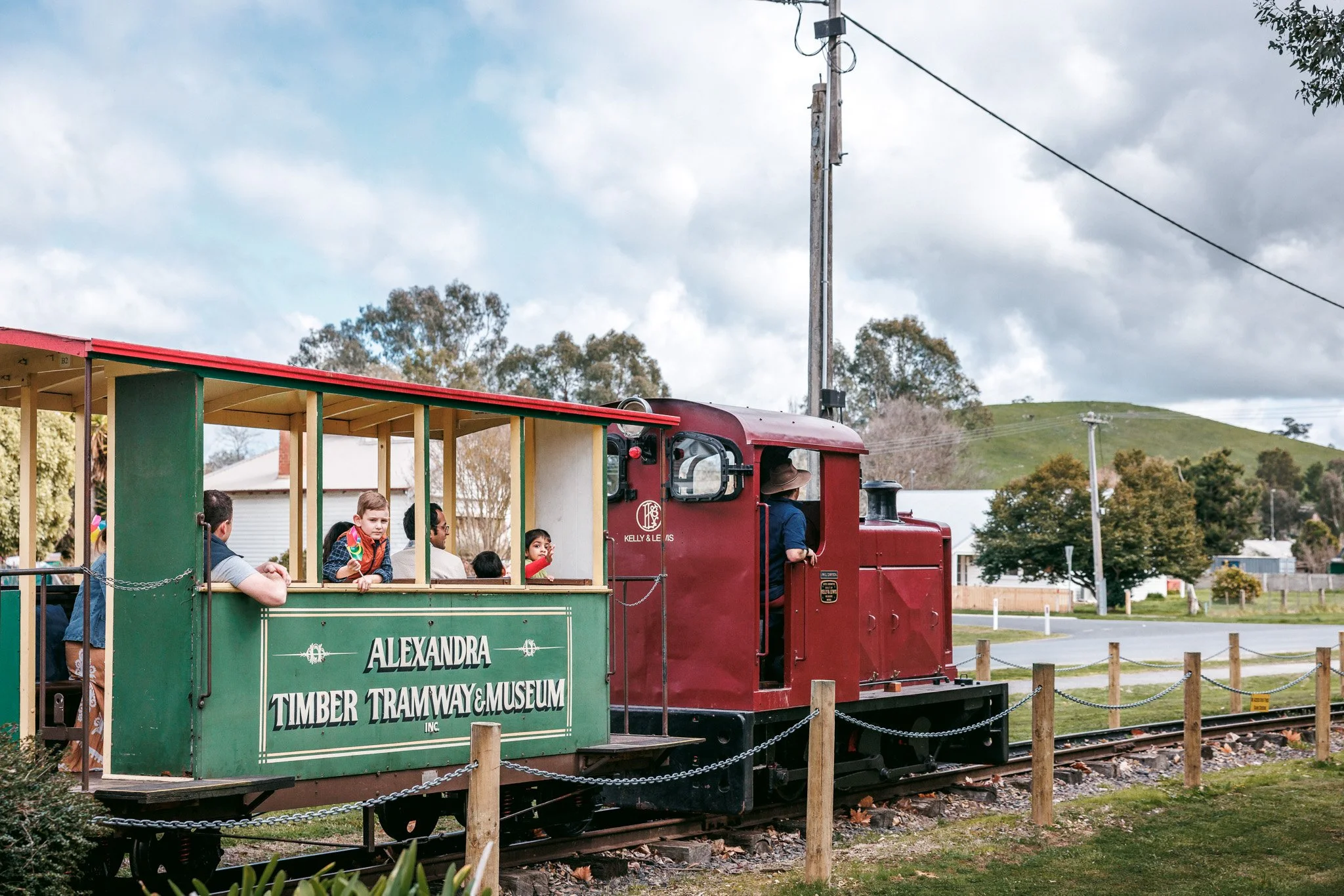 Four days, seven towns, and about a thousand cups of coffee later ☕

Last month I hit the road with @discoverdindi shooting across the region, including Alexandra, Yea, Kinglake, Marysville, Taggerty, Eildon and Yarck.

We had misty mornings, mountai